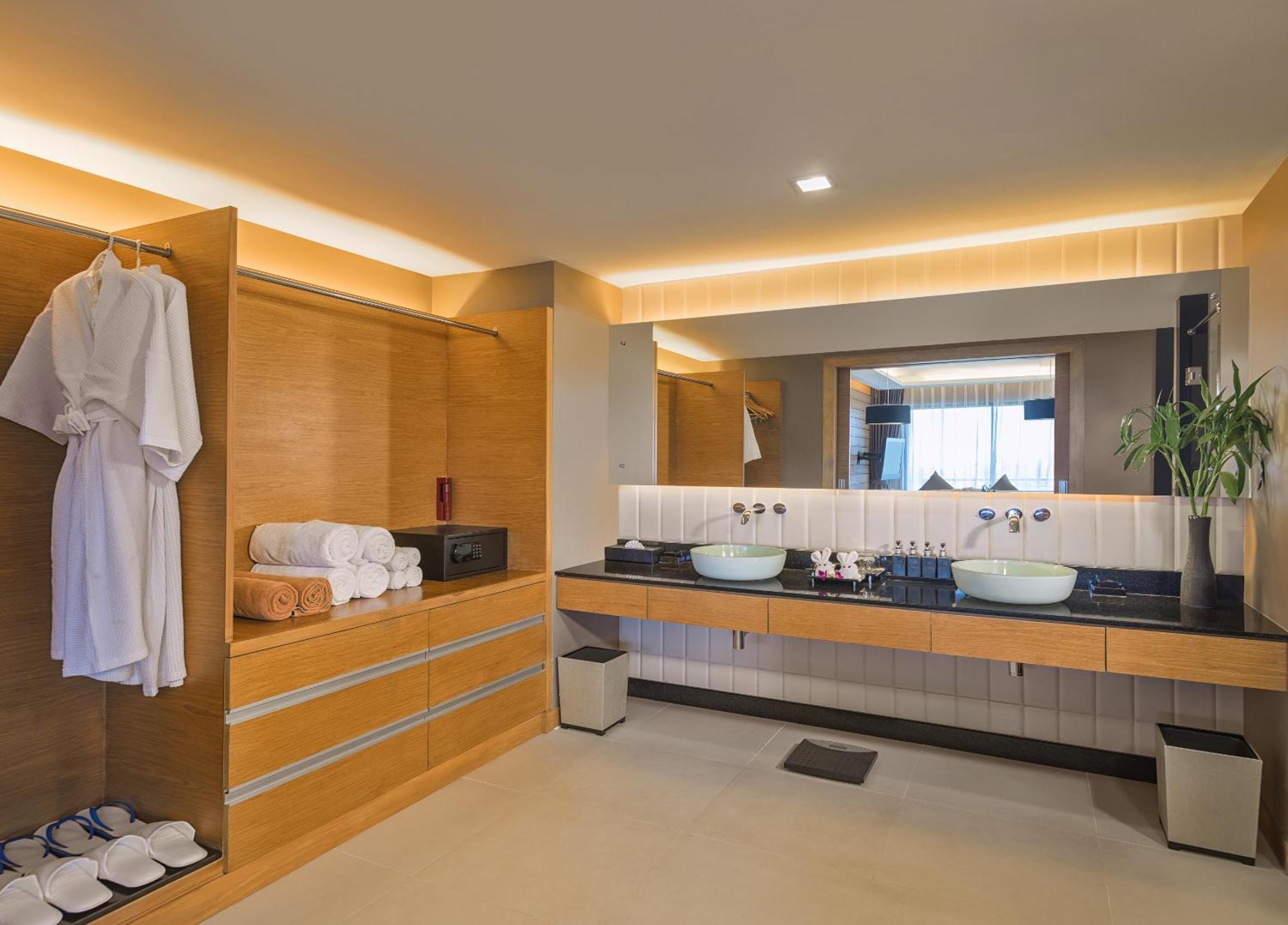 Novotel Phuket Kata Avista Resort And Spa Buitenkant foto